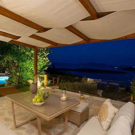 Villa Meliti - Private With Stunning Seaviews, Infinity Pool, Close To The Nydri (Lefkada)